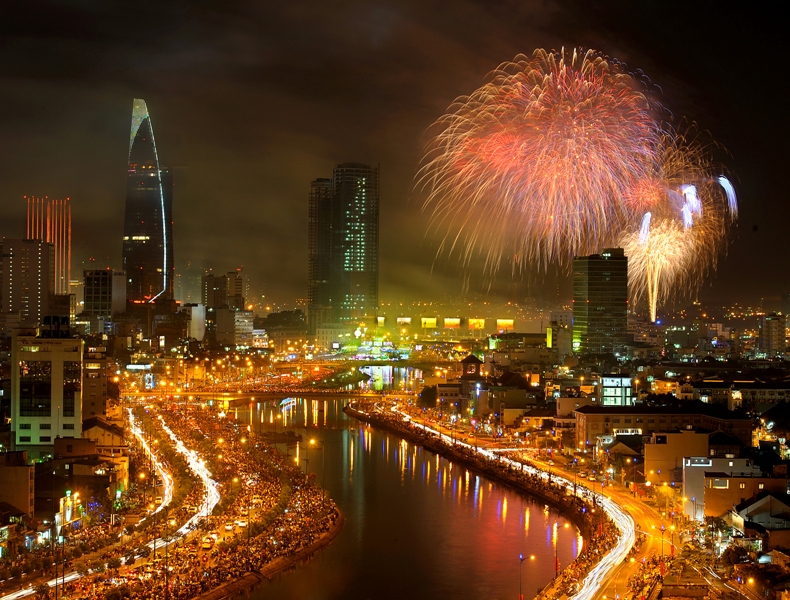 Top 7 Ho Chi Minh City Attractions At Night