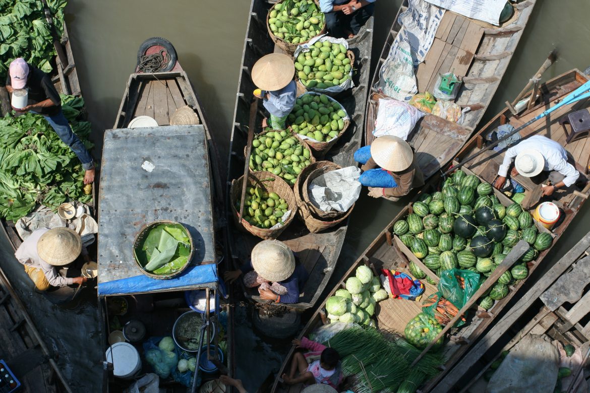 Top 5 must-visit floating markets in Vietnam