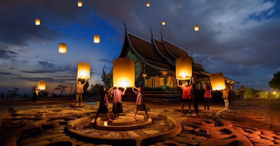 Travel Guide to enjoy Yi Peng Lantern Festival, Thailand